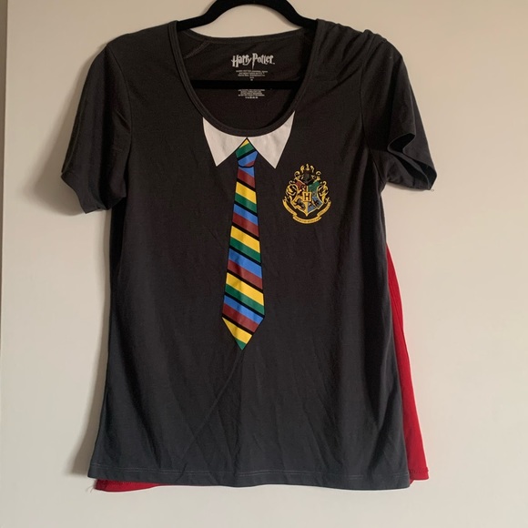 Warner Bros. Tops - Harry Potter Hogwarts Uniform w/ Cape Short Sleeve T-Shirt size Medium